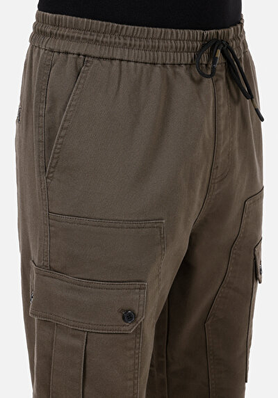 Afficher les détails de Pantalon Vert Lastikli Medium Rise En Gabardine Slim Fit Homme