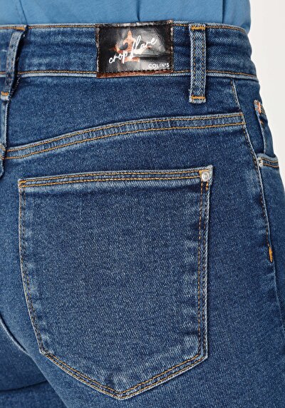 Afficher les détails de 771 Emery Pantalon Denim Crop Flare High Rise En  Regular Fit Femme