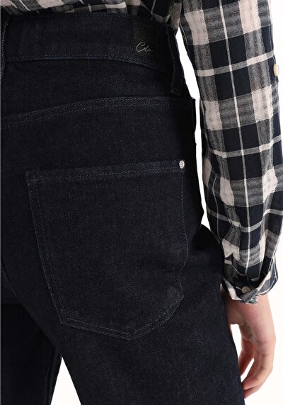 Afficher les détails de 884 Lauren Pantalon Denim Straight Leg High Rise En  Straight Fit Femme