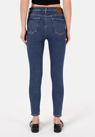 Afficher les détails de 759 Lara Pantalon Denim Skinny  Leg Medium Rise En Jean Skinny Fit Femme