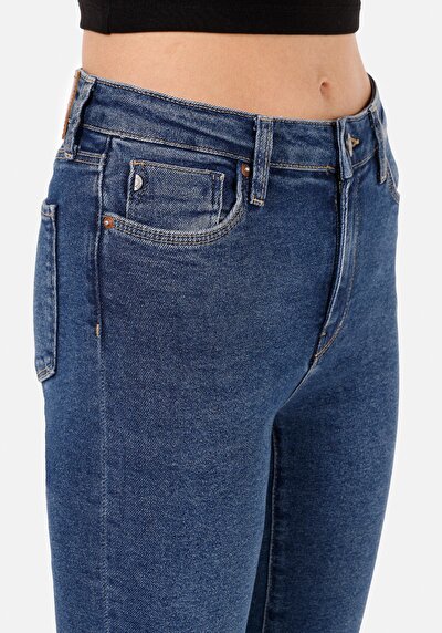 Afficher les détails de 759 Lara Pantalon Denim Skinny  Leg Medium Rise En Jean Skinny Fit Femme