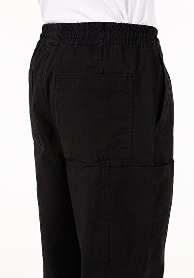 Afficher les détails de Pantalon Noir Wide Leg Medium Rise En Sergé Relaxed Fit Homme