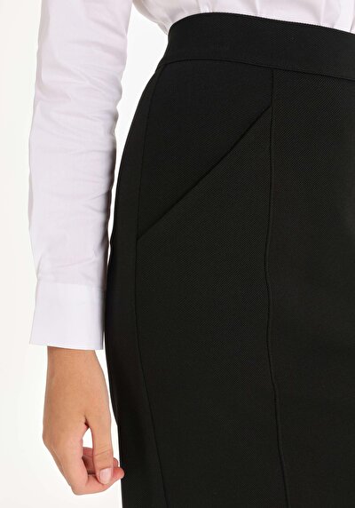 Afficher les détails de Jupe Noir Slim Fit    Femme