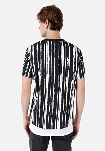 Image de T-shirt À Manches Courtes Noir Comfort Fit Imprimé Homme
