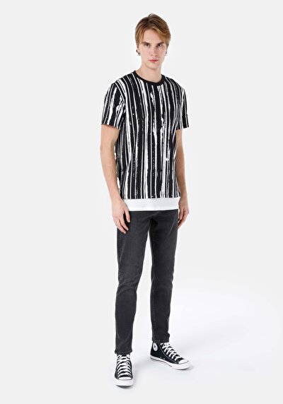 Image de T-shirt À Manches Courtes Noir Comfort Fit Imprimé Homme