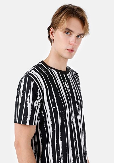 Image de T-shirt À Manches Courtes Noir Comfort Fit Imprimé Homme