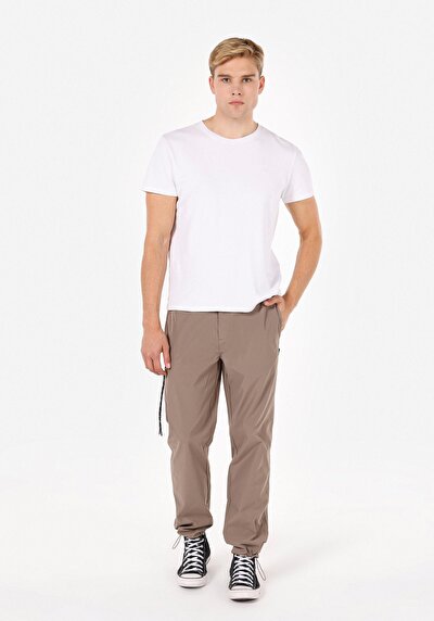 Afficher les détails de Pantalon Beige Straight Leg Medium Rise En Sergé Regular Fit Homme