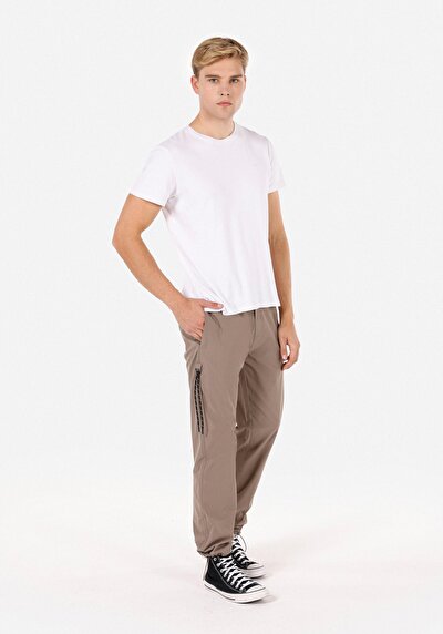 Afficher les détails de Pantalon Beige Straight Leg Medium Rise En Sergé Regular Fit Homme