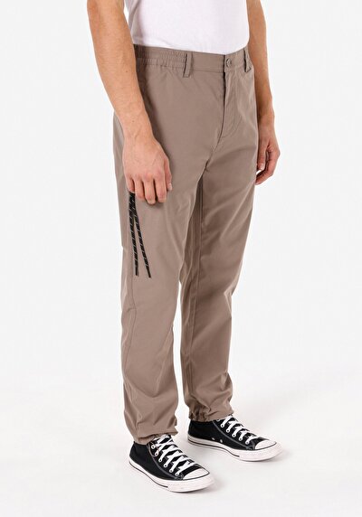 Afficher les détails de Pantalon Beige Straight Leg Medium Rise En Sergé Regular Fit Homme