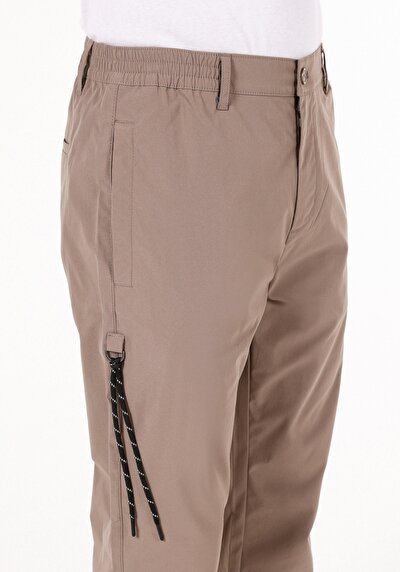 Afficher les détails de Pantalon Beige Straight Leg Medium Rise En Sergé Regular Fit Homme