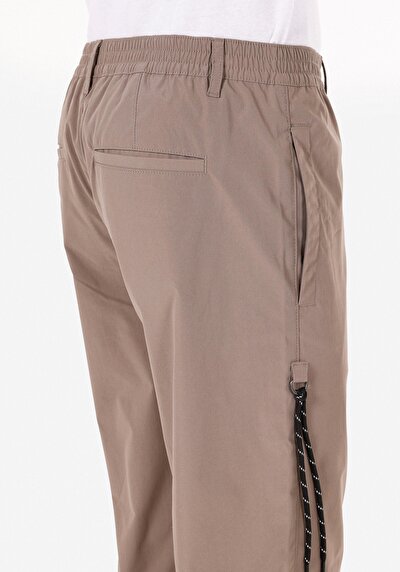 Afficher les détails de Pantalon Beige Straight Leg Medium Rise En Sergé Regular Fit Homme