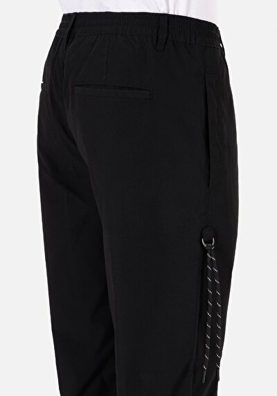 Afficher les détails de Pantalon Noir Straight Leg Medium Rise En Sergé Regular Fit Homme