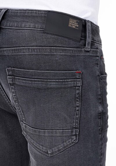 Afficher les détails de Short  Straight Fit Homme