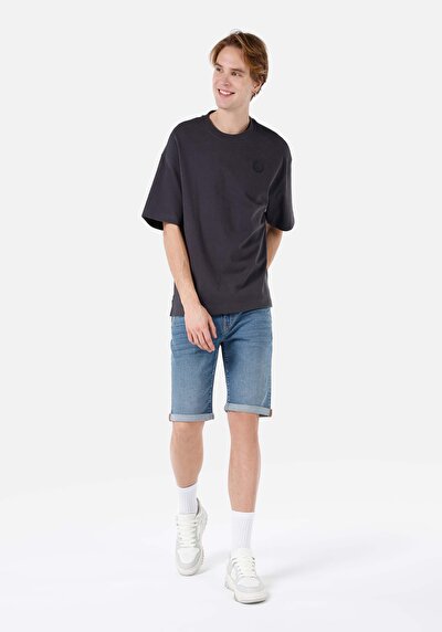 Afficher les détails de Short Denim Straight Fit Homme