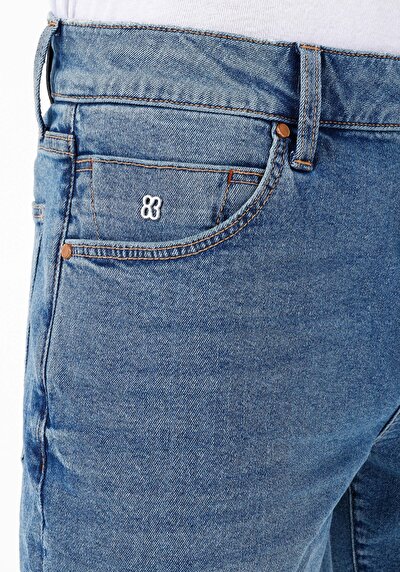 Afficher les détails de Short Denim Straight Fit Homme