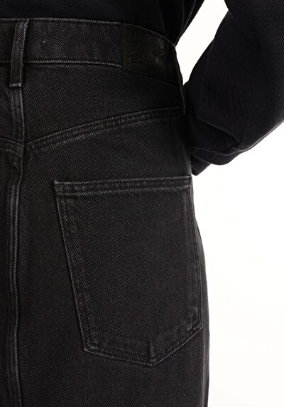 Afficher les détails de Jupe Noir Slim Fit    Femme
