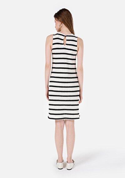 Image de Robe Noir Regular Fit Manches Courtes Femme