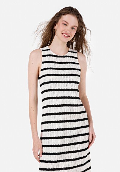 Image de Robe Noir Regular Fit Manches Courtes   Femme