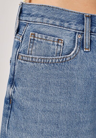 Afficher les détails de Short Bleu Mom Fit Femme