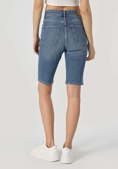Afficher les détails de Short Bleu Slim Straight Fit Femme