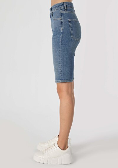 Afficher les détails de Short Bleu Slim Straight Fit Femme