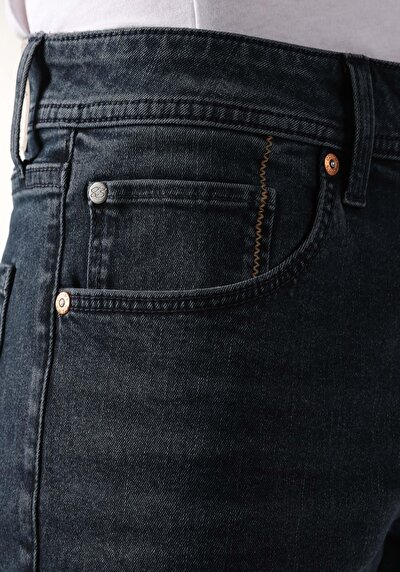 Afficher les détails de Short  Straight Fit Homme