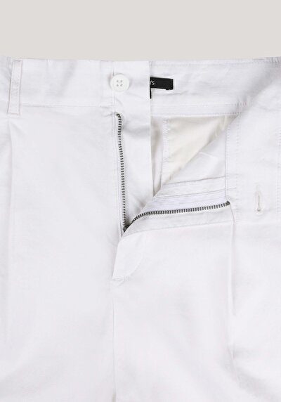 Afficher les détails de Short Blanc Regular Fit Femme
