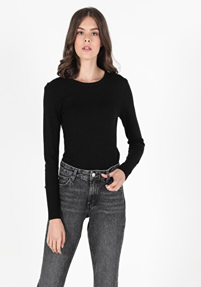 Afficher les détails de Pull Noir Slim Fit   Femme