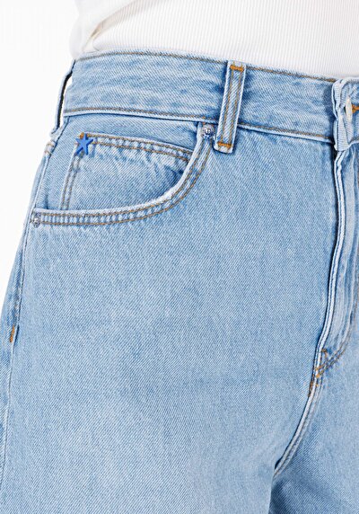 Afficher les détails de Short Bleu Regular Fit Femme
