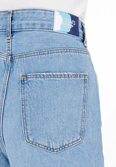 Afficher les détails de Short Bleu Regular Fit Femme