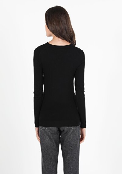 Afficher les détails de Pull Noir Slim Fit   Femme