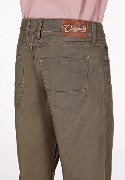 Afficher les détails de Pantalon Vert Uzun Medium Rise En  Regular Fit Homme