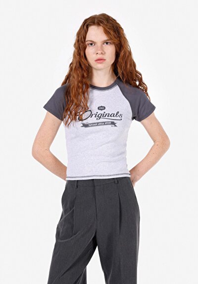 Image de T-shirt À Manches Courtes Gris Slim Fit Imprimé Femme