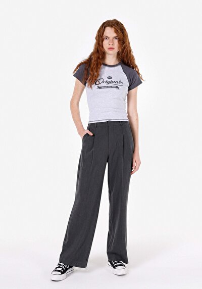Image de T-shirt À Manches Courtes Gris Slim Fit Imprimé Femme