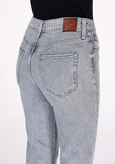 Afficher les détails de 896  Maria Pantalon    En Jean Mom Fit Femme