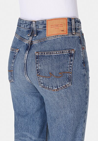 Afficher les détails de 884 Lauren Pantalon    En Jean Straight Fit Femme