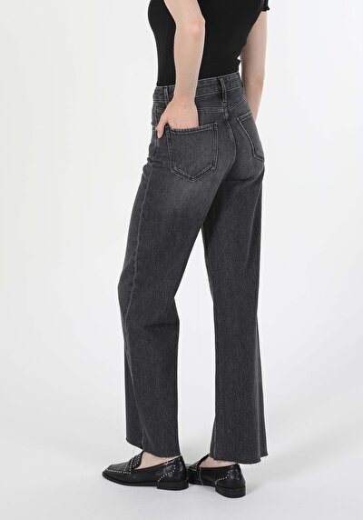 Image de 970 Berry Pantalon Denim Straight Leg En Regular Fit Femme