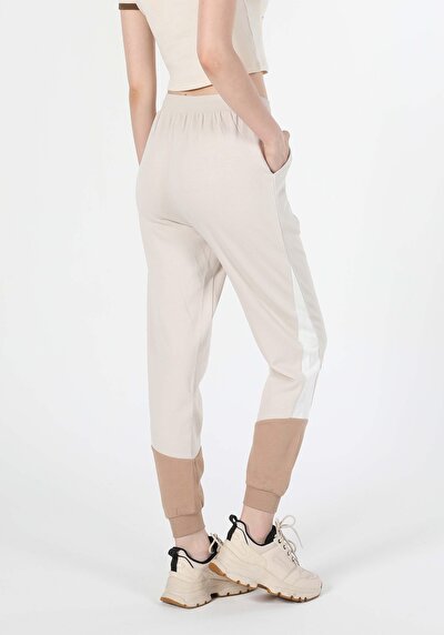 Afficher les détails de Pantalon De Survêtement Beige  Femme
