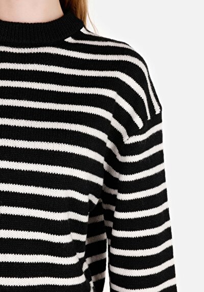 Image de Pull Noir Regular Fit Manches Longues  Femme