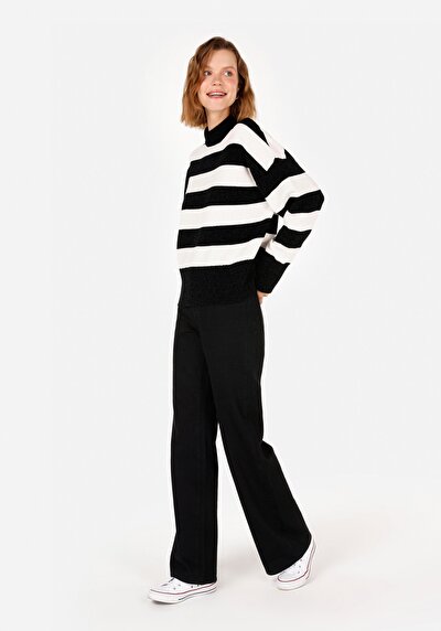Image de Pull Noir Regular Fit Manches Longues  Femme