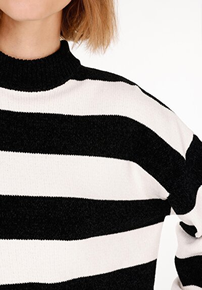 Image de Pull Noir Regular Fit Manches Longues  Femme