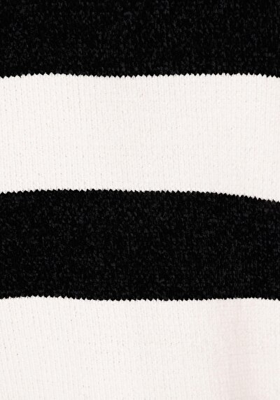 Afficher les détails de Pull Noir Regular Fit Manches Longues  Femme