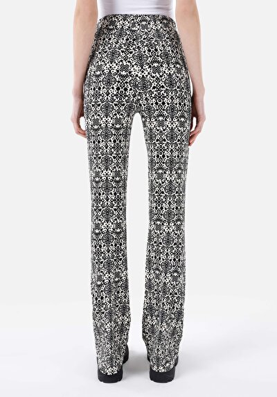 Afficher les détails de Pantalon De Survêtement Noir Slim Fit Femme