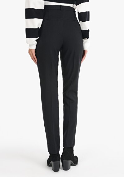 Image de Pantalon Noir Narrow Leg  En  Slim Fit Femme