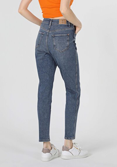 Image de 896 Maria Pantalon Bleu Tapered Leg En Mom Fit Femme