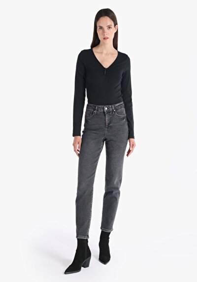 Image de 891 Maya Pantalon Denim Tapered Leg Medium Rise En Slim Fit Femme