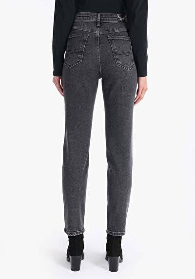 Image de 891 Maya Pantalon Denim Tapered Leg Medium Rise En  Slim Fit Femme