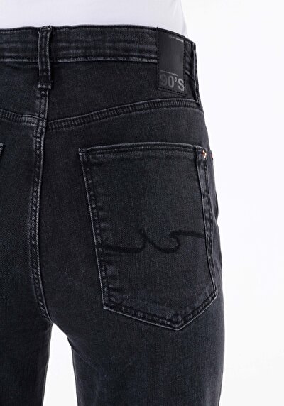 Afficher les détails de 891 Maya Pantalon Denim Tapered Leg Medium Rise En  Slim Fit Femme
