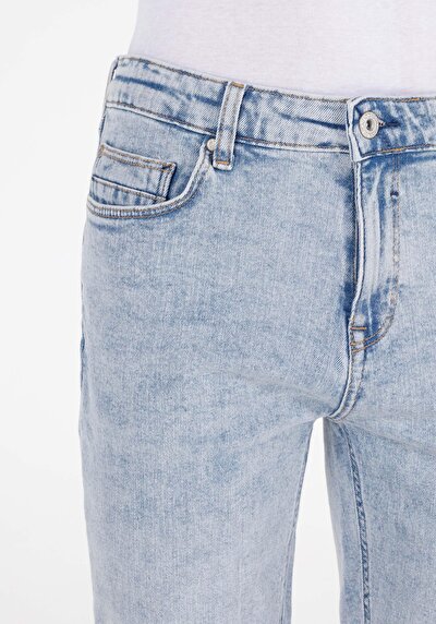 Afficher les détails de Short Bleu Clair Straight Fit Homme