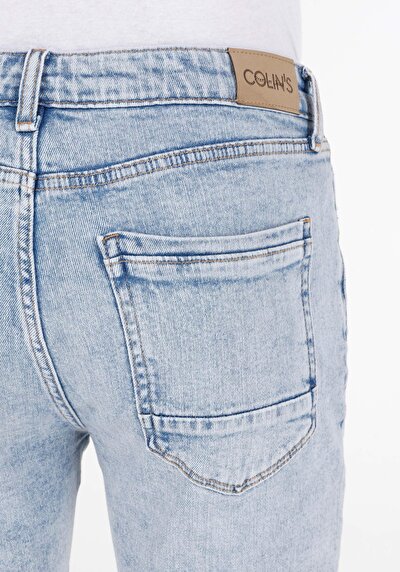 Afficher les détails de Short Bleu Clair Straight Fit Homme